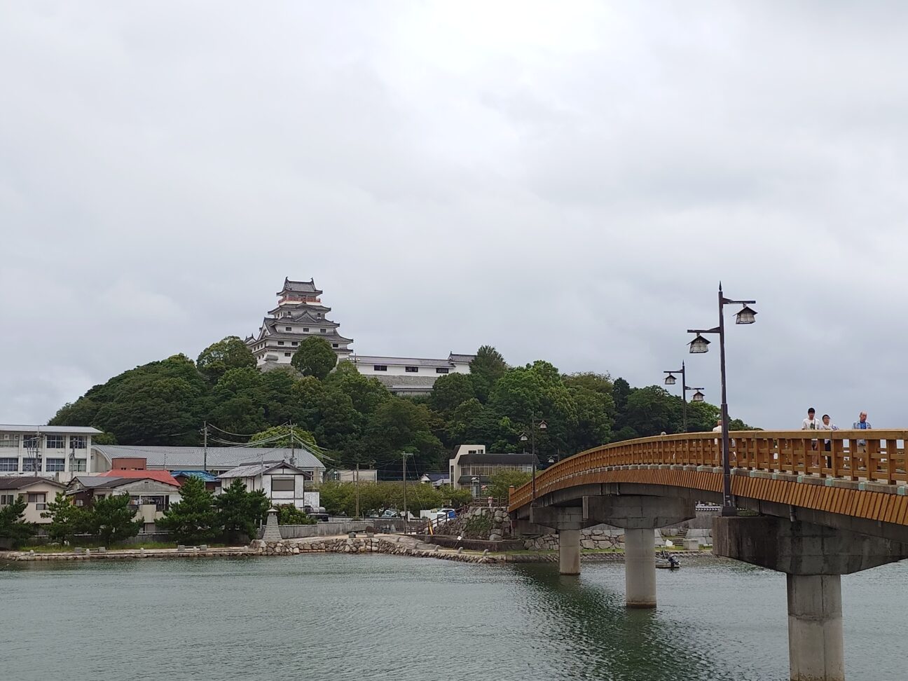 松浦川にかかる舞鶴橋と唐津城