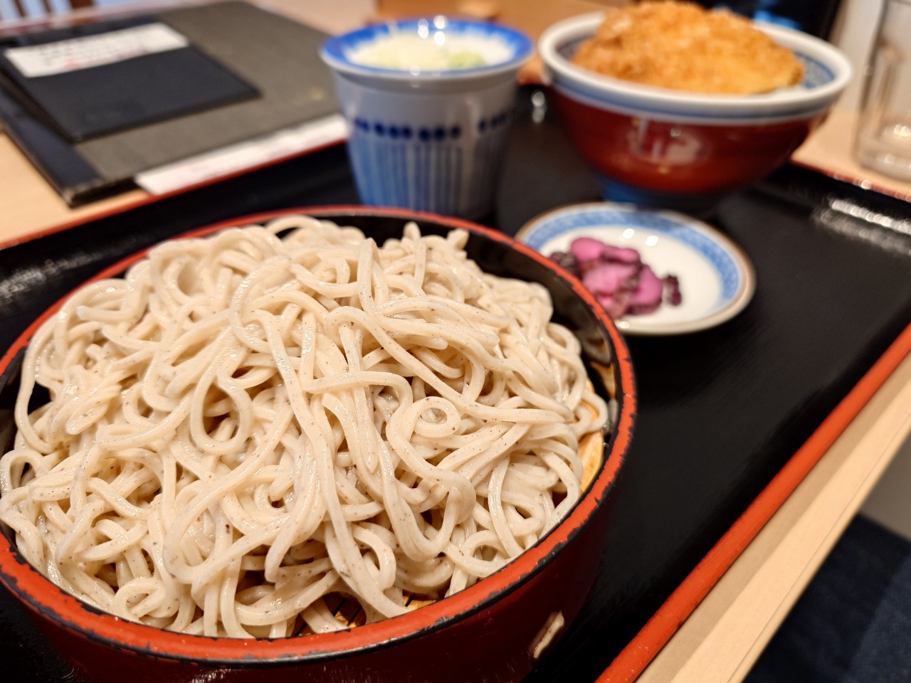 もりそばとわらじカツ丼のセット_秩父湯台所にて_2405