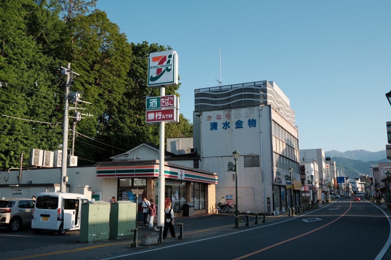 秩父神社裏のセブンイレブン_2405